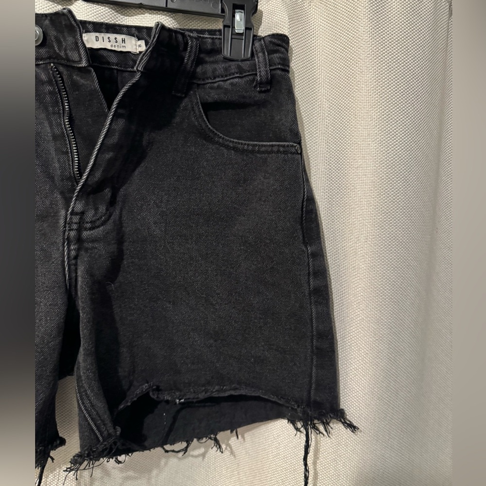 DISSH Black Frayed Denim Mom Jean Shorts Size 8 - Picture 2 of 5